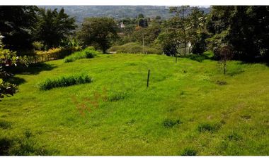 Lote en un condominio rodeado de hermosas casas, tranquilidad y el descanso.
