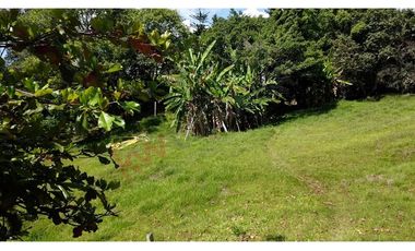 Lote en un condominio rodeado de hermosas casas, tranquilidad y el descanso.