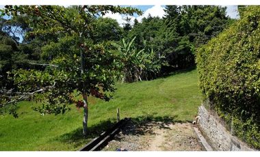Lote en un condominio rodeado de hermosas casas, tranquilidad y el descanso.