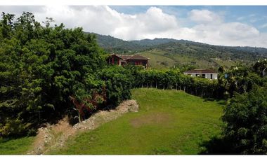 Lote en un condominio rodeado de hermosas casas, tranquilidad y el descanso.
