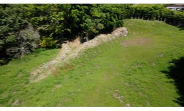 Lote en un condominio rodeado de hermosas casas, tranquilidad y el descanso.