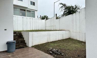 CASA EN VENTA CUMBRES 8avo. SECTOR