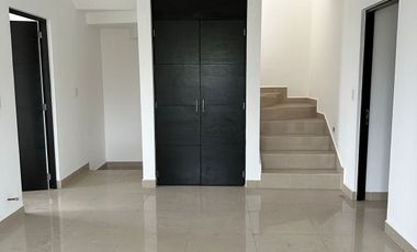 CASA EN VENTA CUMBRES 8avo. SECTOR