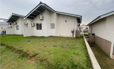 SE ALQUILA CASA EN PLAYA DORADA