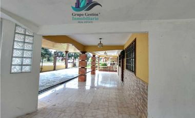 VENDO CASA EN VIA PRINCIPAL LOS ALGARROBOS