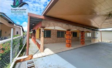 VENDO CASA EN VIA PRINCIPAL LOS ALGARROBOS