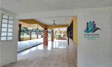 VENDO CASA EN VIA PRINCIPAL LOS ALGARROBOS