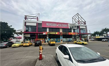 ALQUILER LOCAL EN LOS ANDES MALL 1061 M2  PARTE EXTERNA