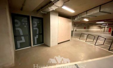 Oficina en Arriendo en Avda la Dehesa Central frente al Portal. Incluye Terraza