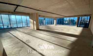 Oficina en Arriendo en Avda la Dehesa Central frente al Portal. Incluye Terraza