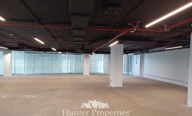 Oficina en Arriendo en Avda la Dehesa Central frente al Portal.