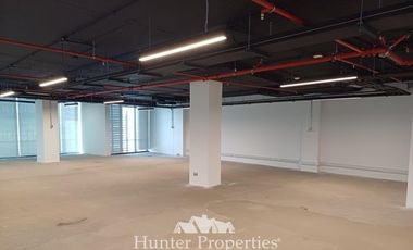 Oficina en Arriendo en Avda la Dehesa Central frente al Portal.