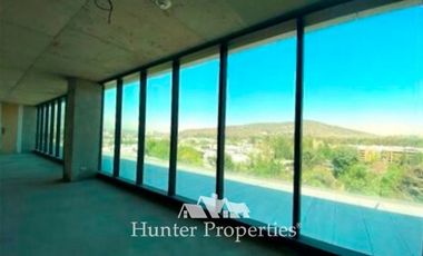 Oficina en Arriendo en Avda la Dehesa Central frente al Portal. Incluye Terraza