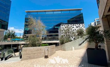 Oficina en Arriendo en Avda la Dehesa Central frente al Portal. Incluye Terraza