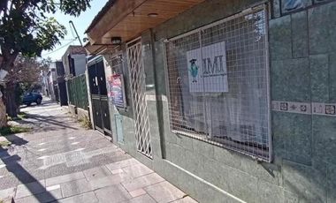 Casa en venta - 3 Dormitorios 1 Baño - Local - 186Mts2 - Ramos Mejía
