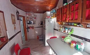 Casa en venta - 3 Dormitorios 1 Baño - Local - 186Mts2 - Ramos Mejía