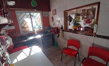 Casa en venta - 3 Dormitorios 1 Baño - Local - 186Mts2 - Ramos Mejía