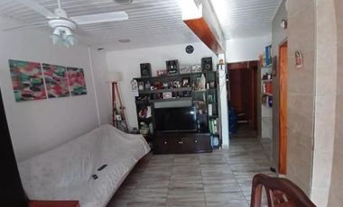 Casa en venta - 3 Dormitorios 1 Baño - Local - 186Mts2 - Ramos Mejía