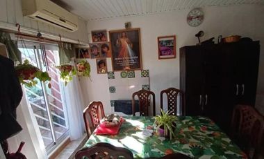 Casa en venta - 3 Dormitorios 1 Baño - Local - 186Mts2 - Ramos Mejía