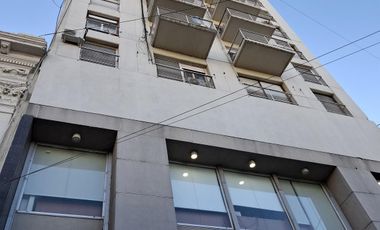 VENTA Dpto en plena peatonal de Santa Fe!