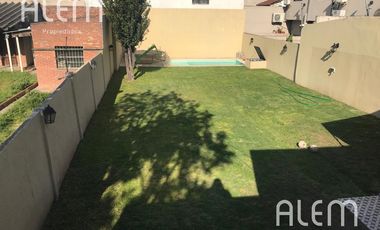 Casa de 4 dormitorios en venta en Lomas de Zamora