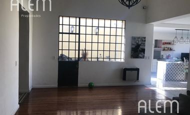 Casa de 4 dormitorios en venta en Lomas de Zamora