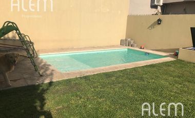 Casa de 4 dormitorios en venta en Lomas de Zamora