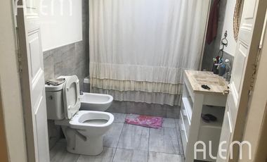 Casa de 4 dormitorios en venta en Lomas de Zamora