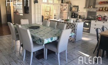 Casa de 4 dormitorios en venta en Lomas de Zamora