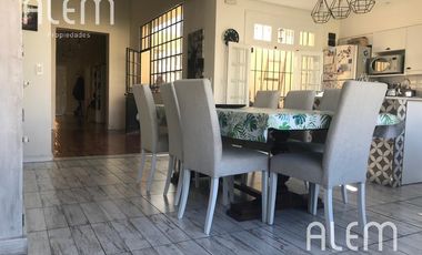 Casa de 4 dormitorios en venta en Lomas de Zamora
