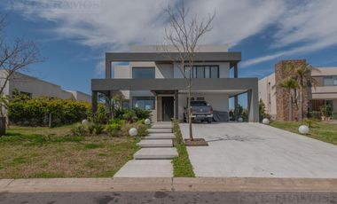 Casa en Muelles -MB- excelente ubicación