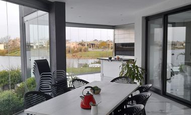 Casa en Muelles -MB- excelente ubicación