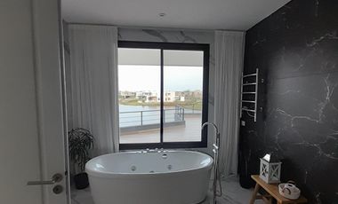 Casa en Muelles -MB- excelente ubicación