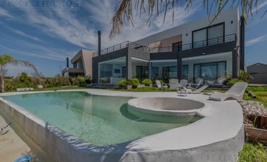 Casa en Muelles -MB- excelente ubicación