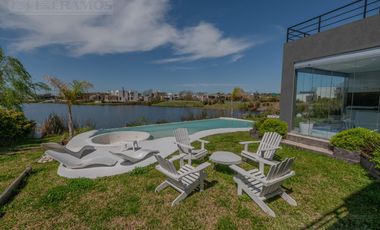 Casa en Muelles -MB- excelente ubicación