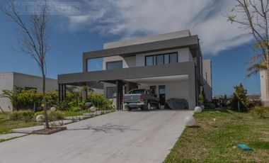 Casa en Muelles -MB- excelente ubicación
