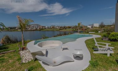 Casa en Muelles -MB- excelente ubicación