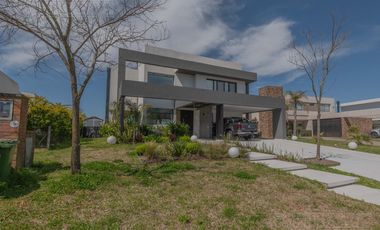 Casa en Muelles -MB- excelente ubicación