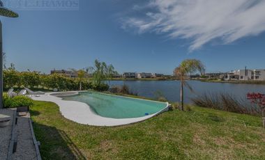 Casa en Muelles -MB- excelente ubicación