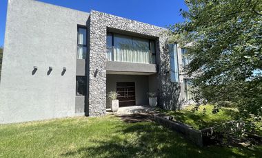 Casa en Alquiler- Barrio Residencial 1 Lote 619 de Costa Esmeralda - Excelente ubicacion