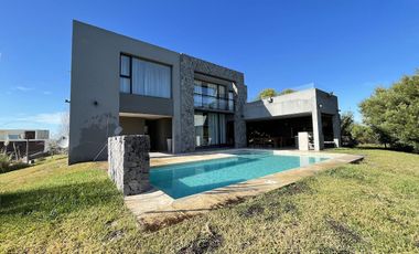 Casa en Alquiler- Barrio Residencial 1 Lote 619 de Costa Esmeralda - Excelente ubicacion