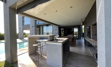 Casa en Alquiler- Barrio Residencial 1 Lote 619 de Costa Esmeralda - Excelente ubicacion