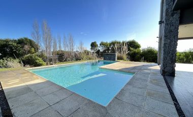 Casa en Alquiler- Barrio Residencial 1 Lote 619 de Costa Esmeralda - Excelente ubicacion