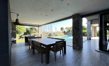 Casa en Alquiler- Barrio Residencial 1 Lote 619 de Costa Esmeralda - Excelente ubicacion