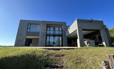 Casa en Alquiler- Barrio Residencial 1 Lote 619 de Costa Esmeralda - Excelente ubicacion