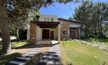 Casa en alquiler- Residencial 1 lote 330 de Costa Esmeralda - Cercania a la playa