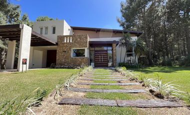 Casa en alquiler- Residencial 1 lote 330 de Costa Esmeralda - Cercania a la playa