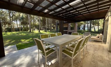 Casa en alquiler- Residencial 1 lote 330 de Costa Esmeralda - Cercania a la playa
