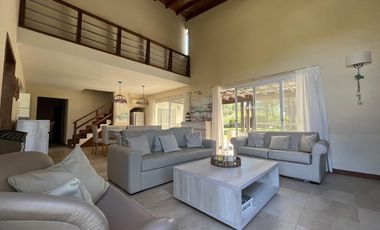 Casa en alquiler- Residencial 1 lote 330 de Costa Esmeralda - Cercania a la playa