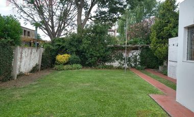 Casa en venta, seis ambientes en Lujan Centro.